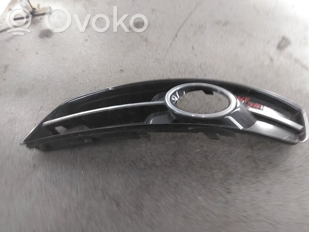 Audi A3 S3 8V Etupuskurin ylempi jäähdytinsäleikkö 