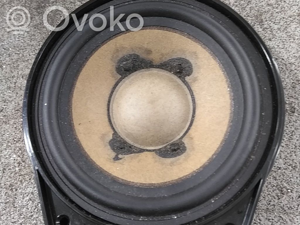 Mercedes-Benz C W205 Etuoven kaiutin