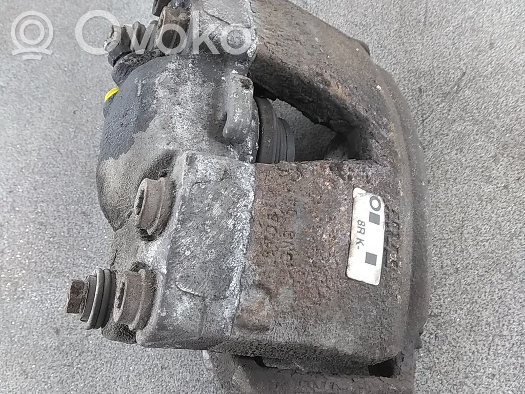 Zacisk hamulcowy przedni   832103,8K0615124E
