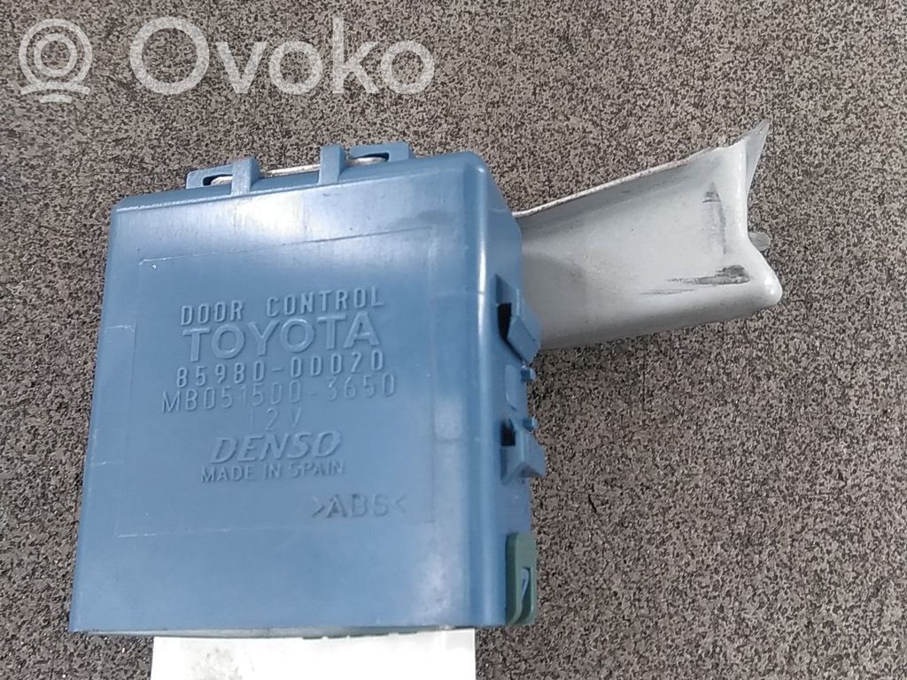 Toyota Yaris Unidad de control/módulo del bloqueo de puertas 