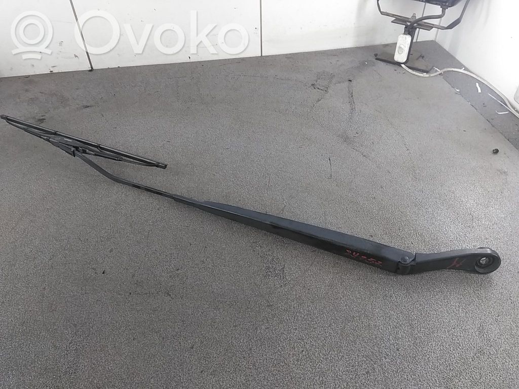 Brazo del limpiaparabrisas delantero   288869U100