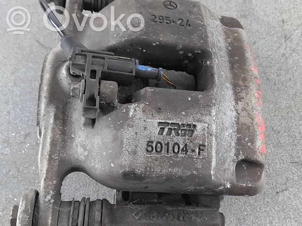Zacisk hamulcowy przedni   A2054210681,832755