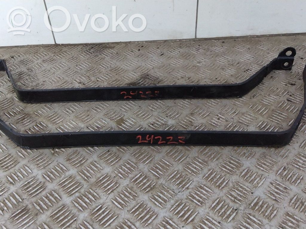 Hyundai i30 Fuel tank mounting bracket 
