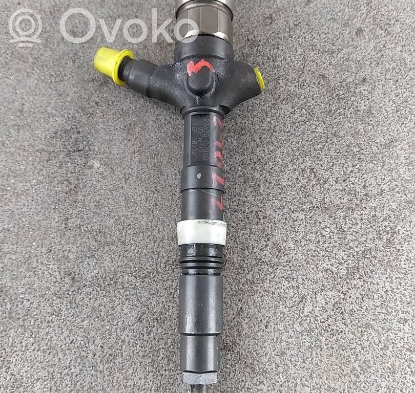 Toyota Corolla Verso AR10 Inyector de combustible 