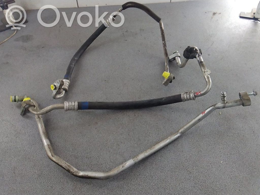 Toyota Avensis T270 Air conditioning (A/C) pipe/hose 