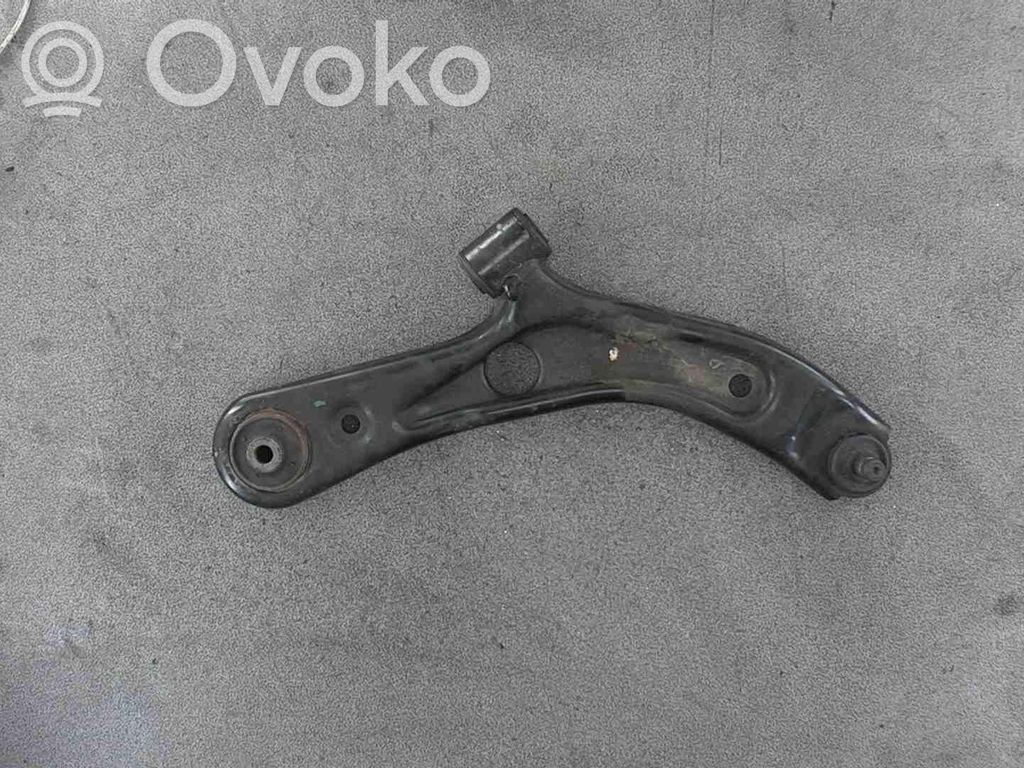 Front lower control arm/wishbone   4520162J00