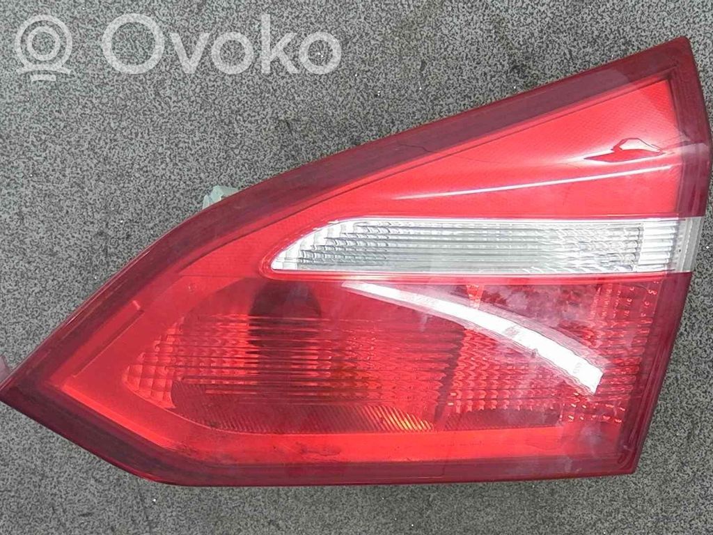 Rear tail light bulb   1868296