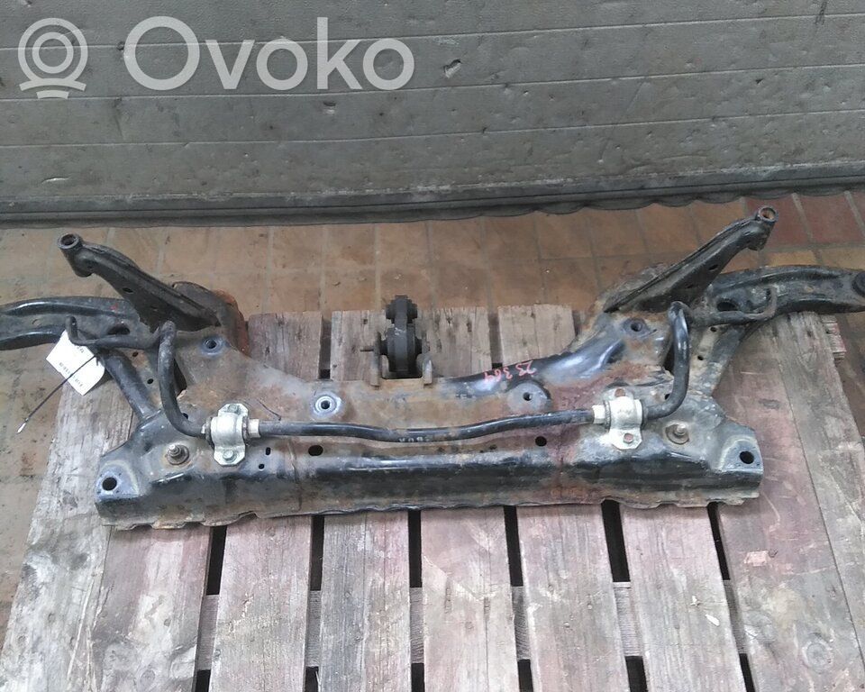 Mazda 2 Priekinis traversas 