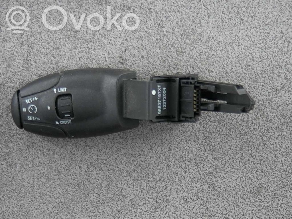 Peugeot 208 I Cruise control switch 