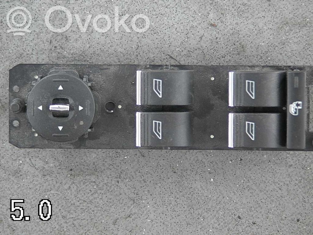 Electric window control switch   AM5T14A132DC