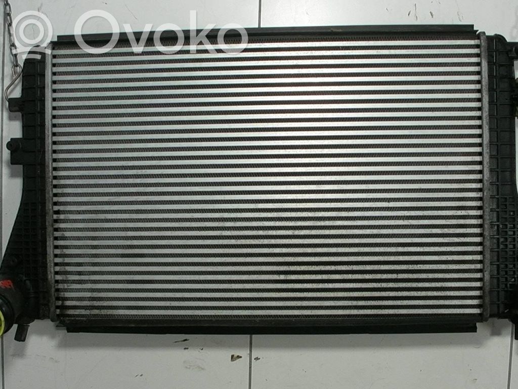 Volkswagen Golf VI Interkūlerio radiatorius 