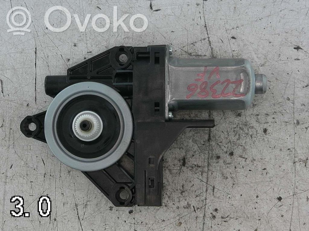 Volvo S60 Motor del regulador de la ventanilla de la puerta delantera 