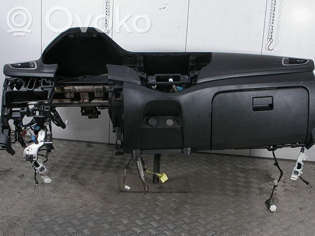 Deska rozdzielcza   73910M68P00000