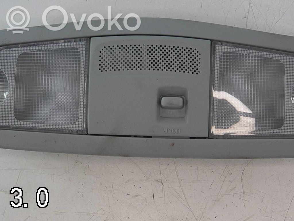 Éclairage lumière plafonnier avant
