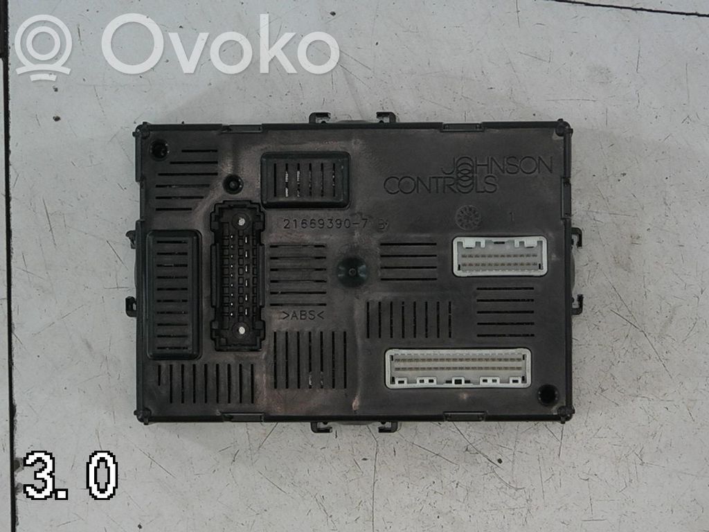Nissan Micra Module de fusibles 