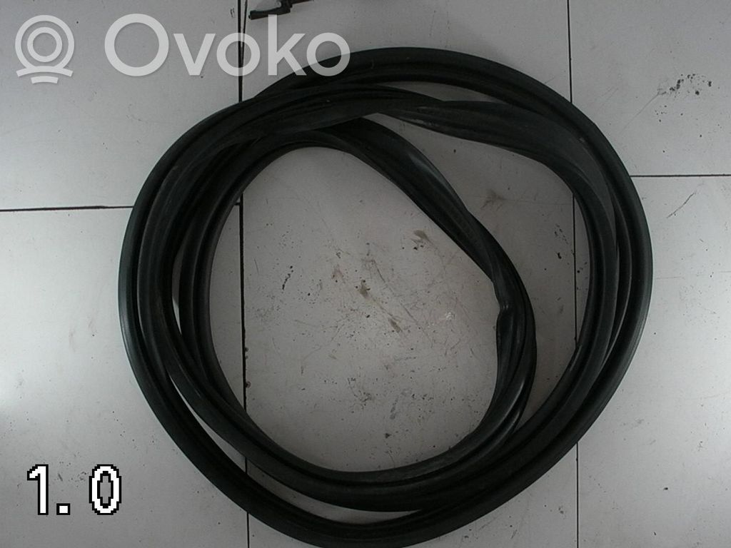 Volvo XC60 Gumowa uszczelka bagażnika tylnego / Na karoserii 