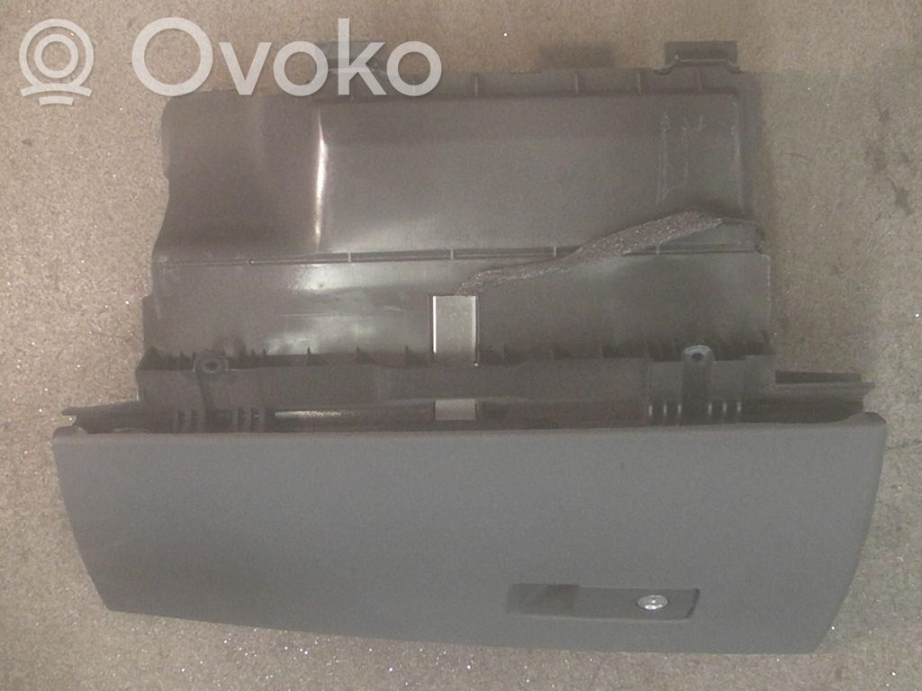 Volvo V70 Compartimiento/consola central del panel 