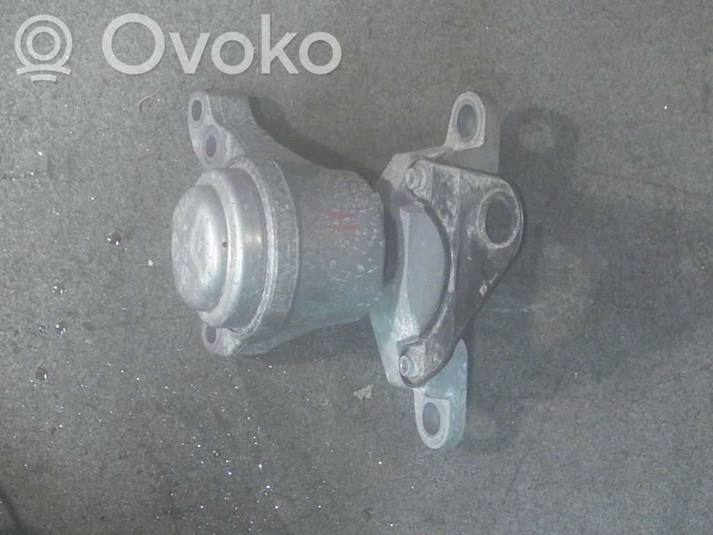 Volvo V70 Engine mount bracket 