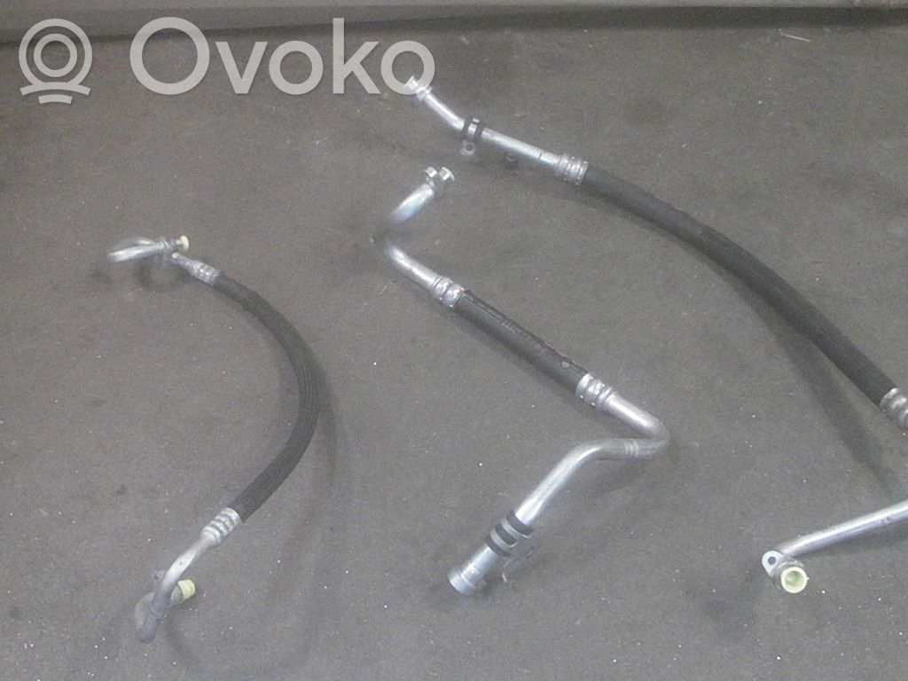 Renault Clio IV Ilmastointilaitteen putki (A/C) 