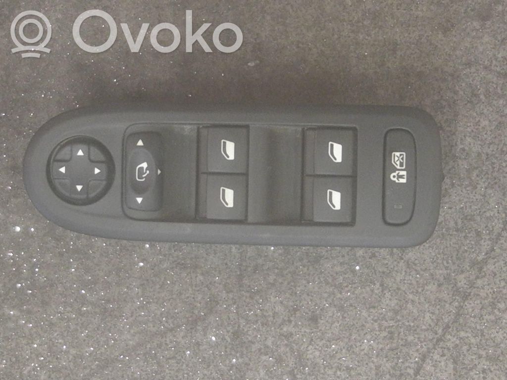Peugeot 508 Electric window control switch 