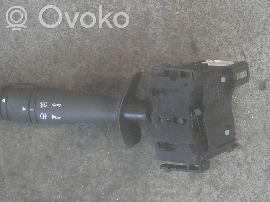 Renault Twingo II Wiper turn signal indicator stalk/switch 