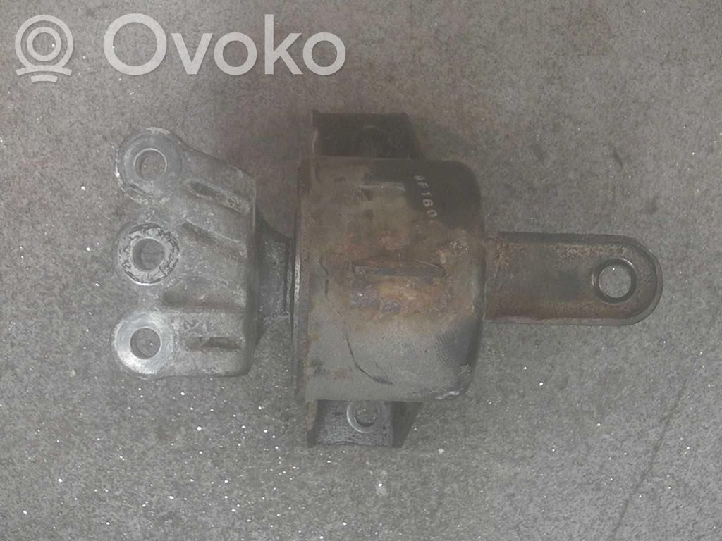 Chevrolet Spark Engine mount bracket 