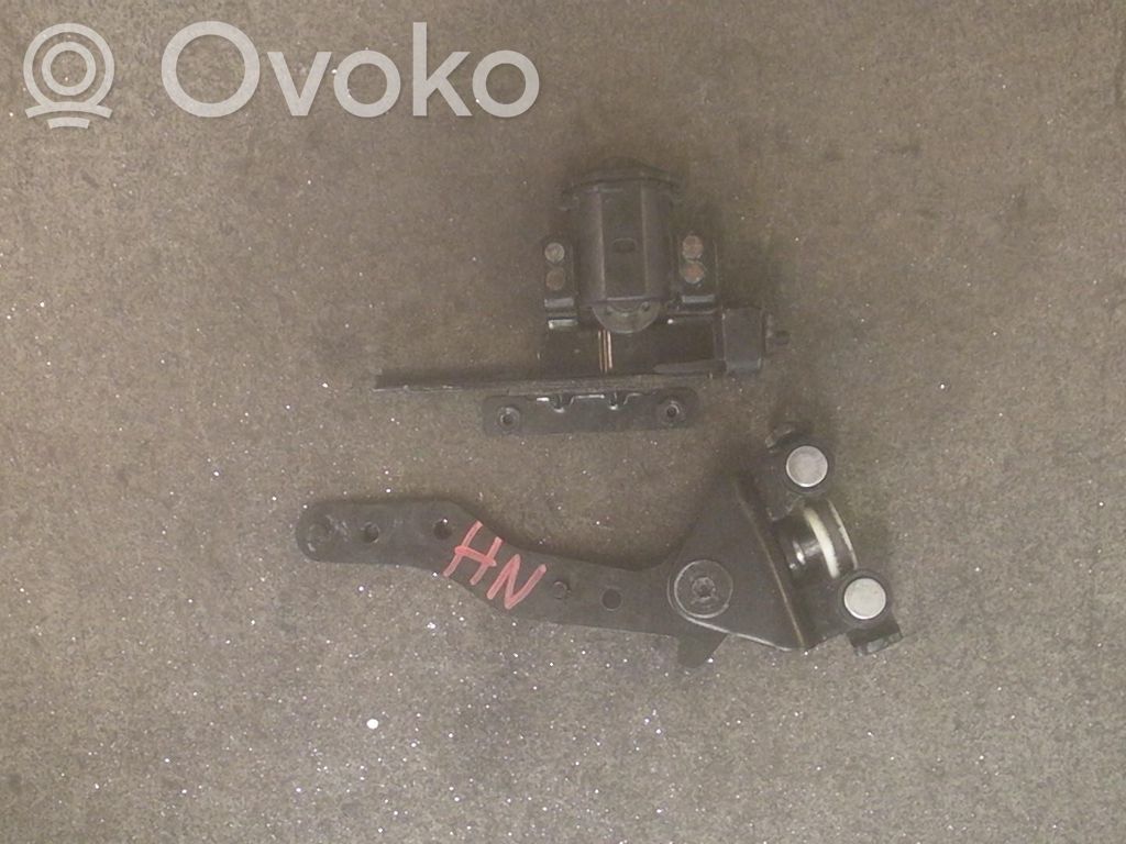 Sliding door middle roller runner   1903528