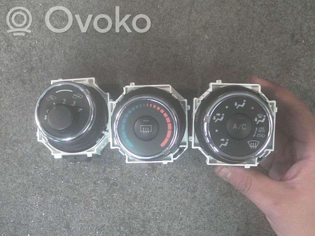 Toyota Yaris Climate control unit 