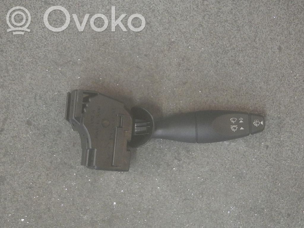 Ford Fiesta Commodo, commande essuie-glace/phare 