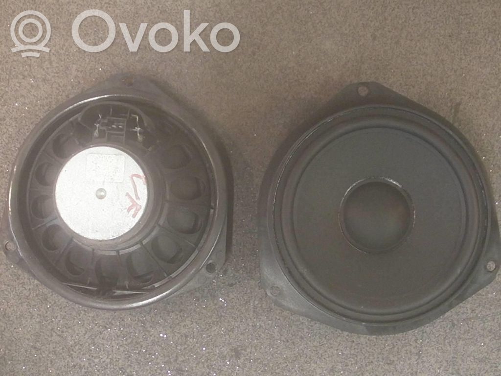 Opel Zafira B Front door speaker 