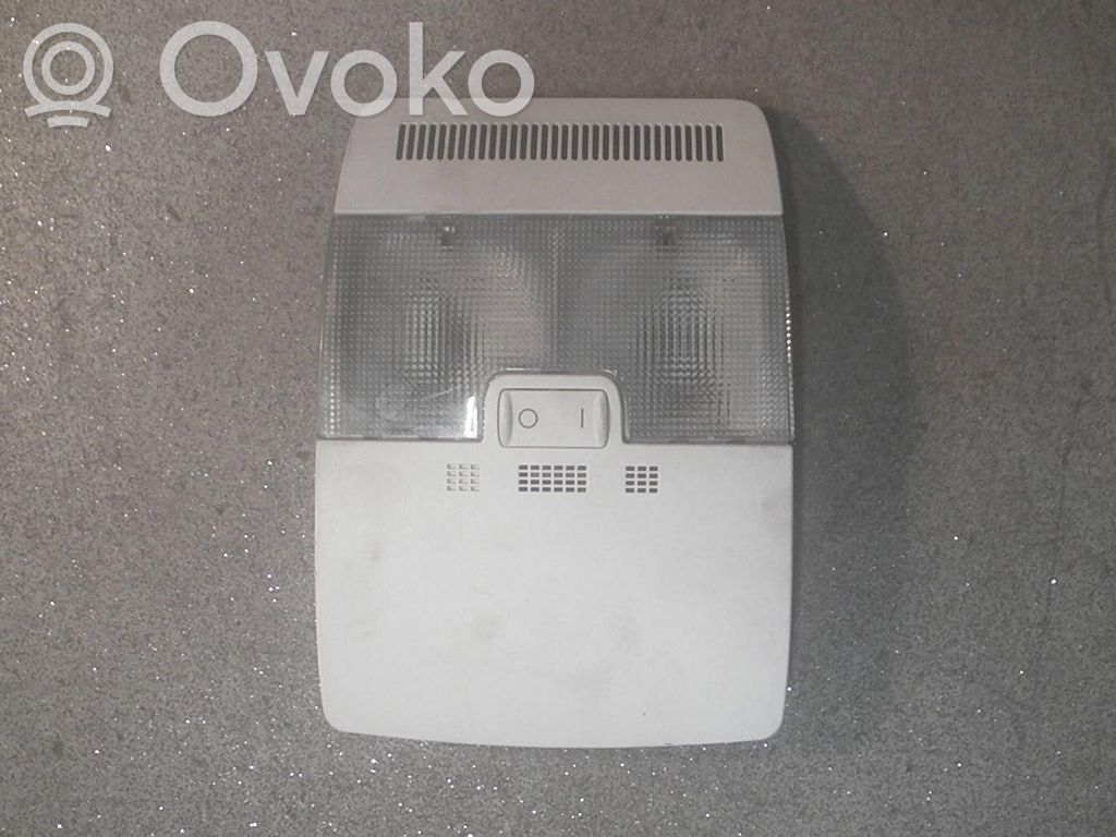 Etuistuimen valo