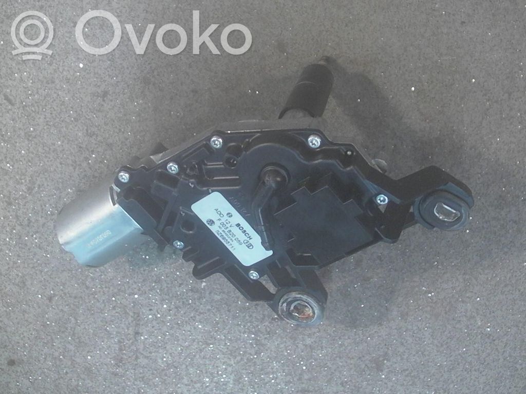 Volkswagen Fox Silniczek wycieraczki szyby tylnej 