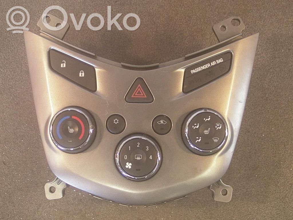 Chevrolet Aveo Climate control unit 