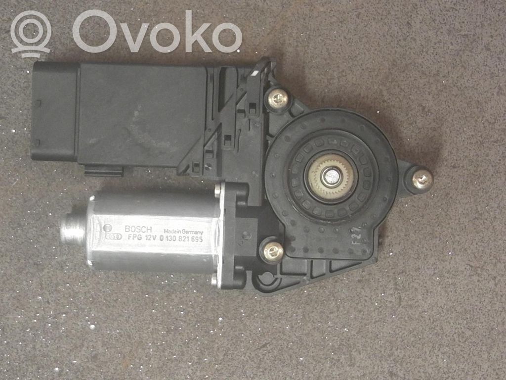 Volkswagen PASSAT B5.5 Silnik regulatora szyby drzwi przednich 
