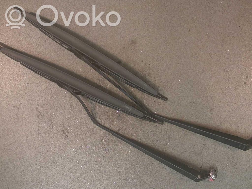 Suzuki Swift I Braccio della spazzola tergicristallo anteriore 