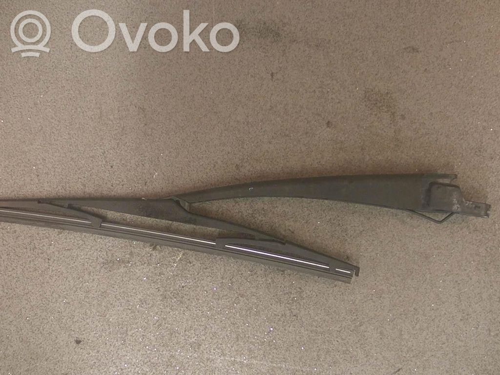 Front wiper blade arm