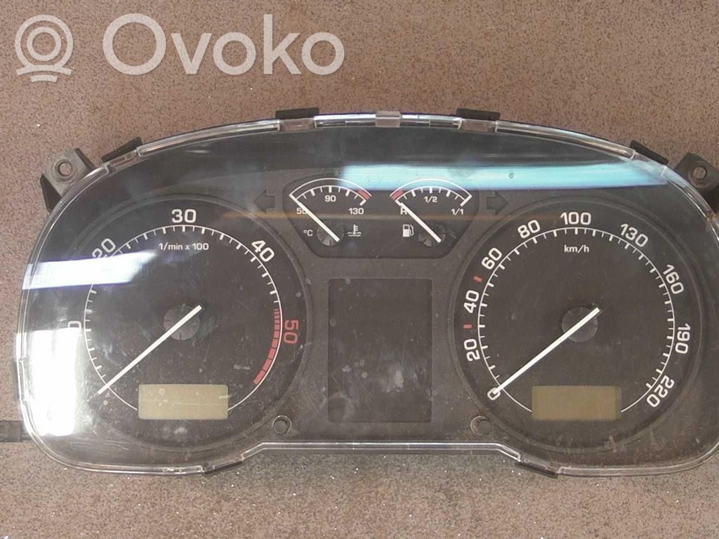 Skoda Octavia Mk1 (1U) Vitezometru (grup de instrumente) 