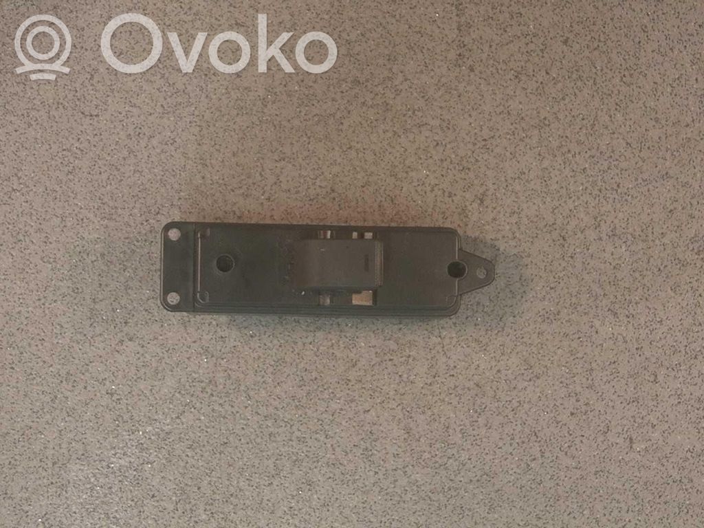 Electric window control switch   GS1D66370