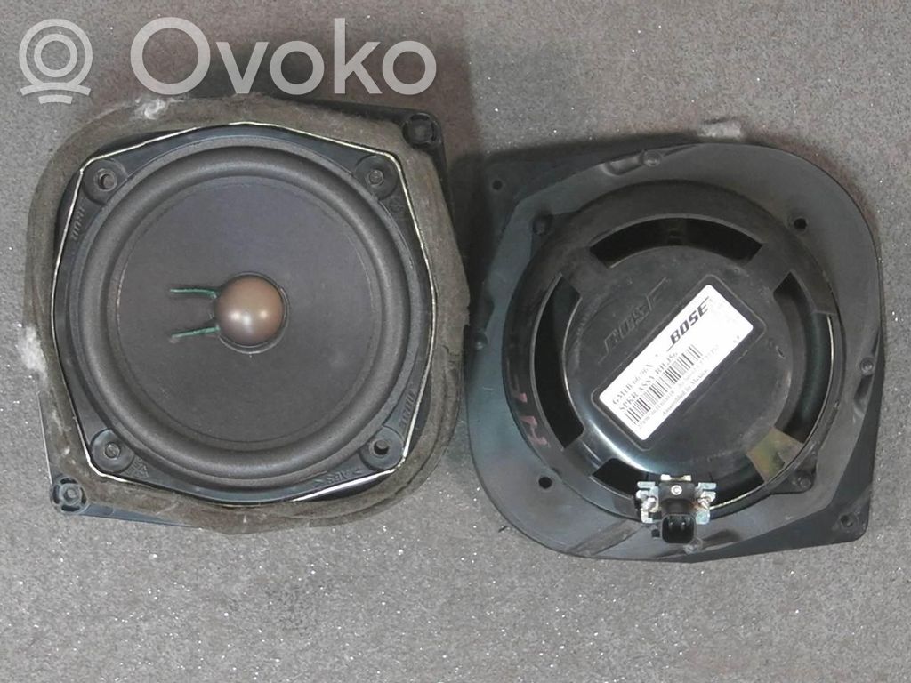 Etuoven kaiutin