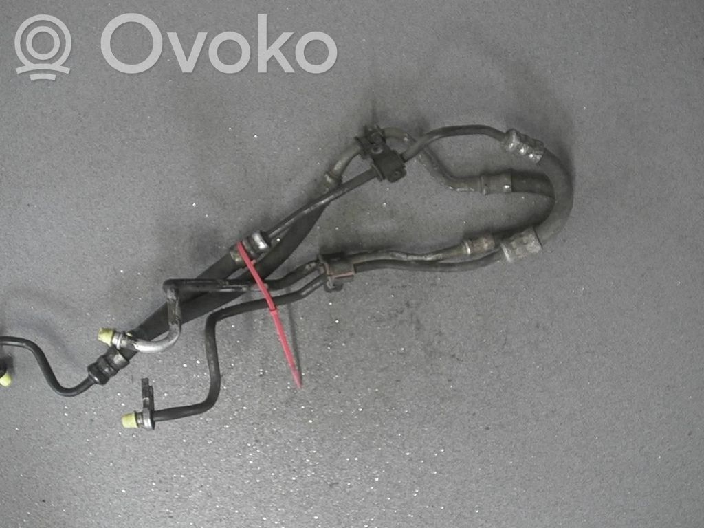 Ohjaustehostimen letkusto