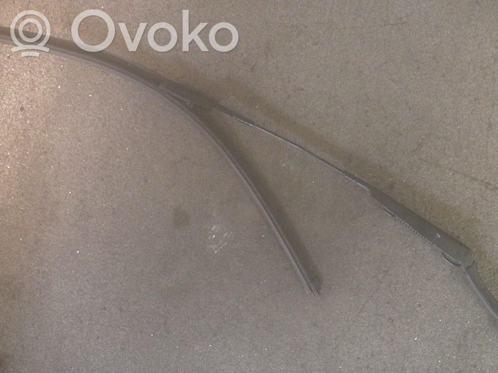 Front wiper blade arm