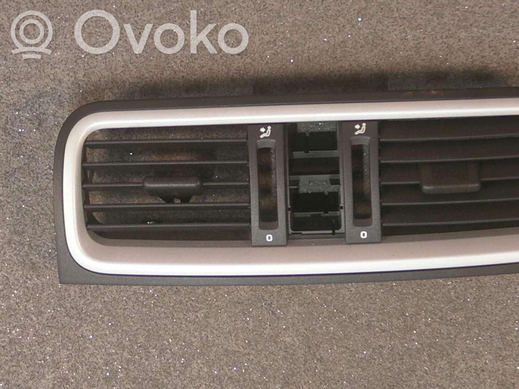 Dysze / Kratki środkowego nawiewu deski rozdzielczej   5JO820951S
