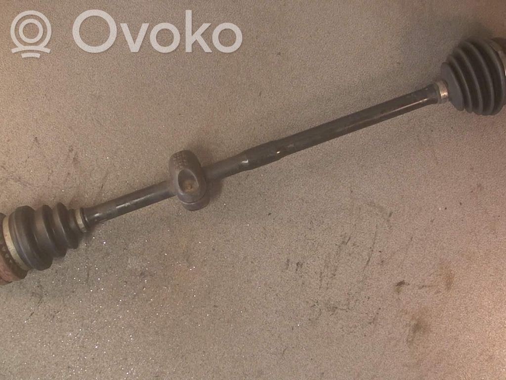 Etuvetoakseli