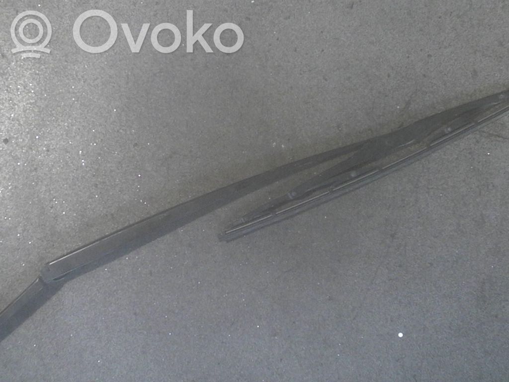 Front wiper blade arm