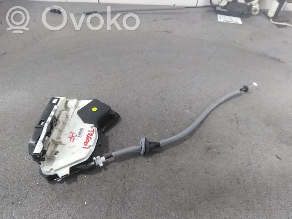 Volkswagen PASSAT B8 Centrālās atslēgas motoriņš 