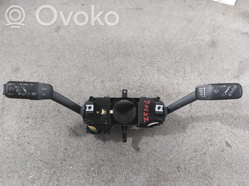 Skoda Scala Bloc semnalizator și ștergător parbriz 