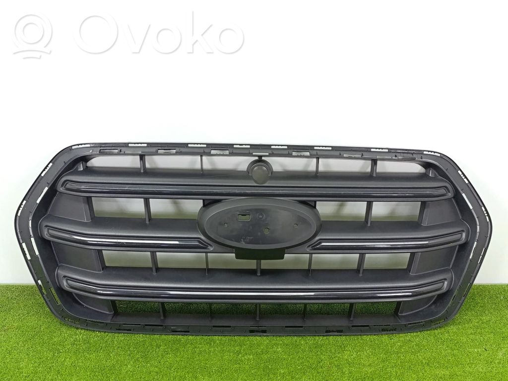 Ford Transit VII Etupuskurin ylempi jäähdytinsäleikkö 