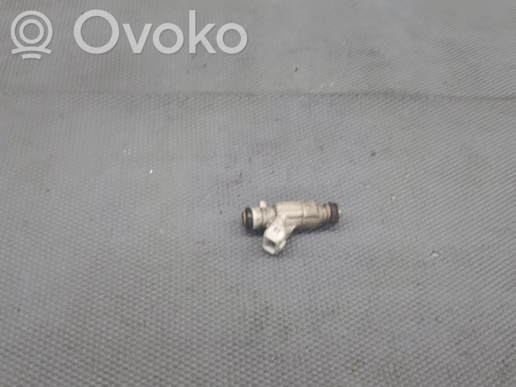 Peugeot 206+ Inyector de combustible 