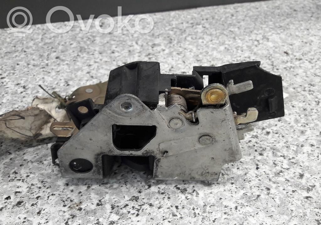 BMW 3 E36 Priekšpusē slēdzene 