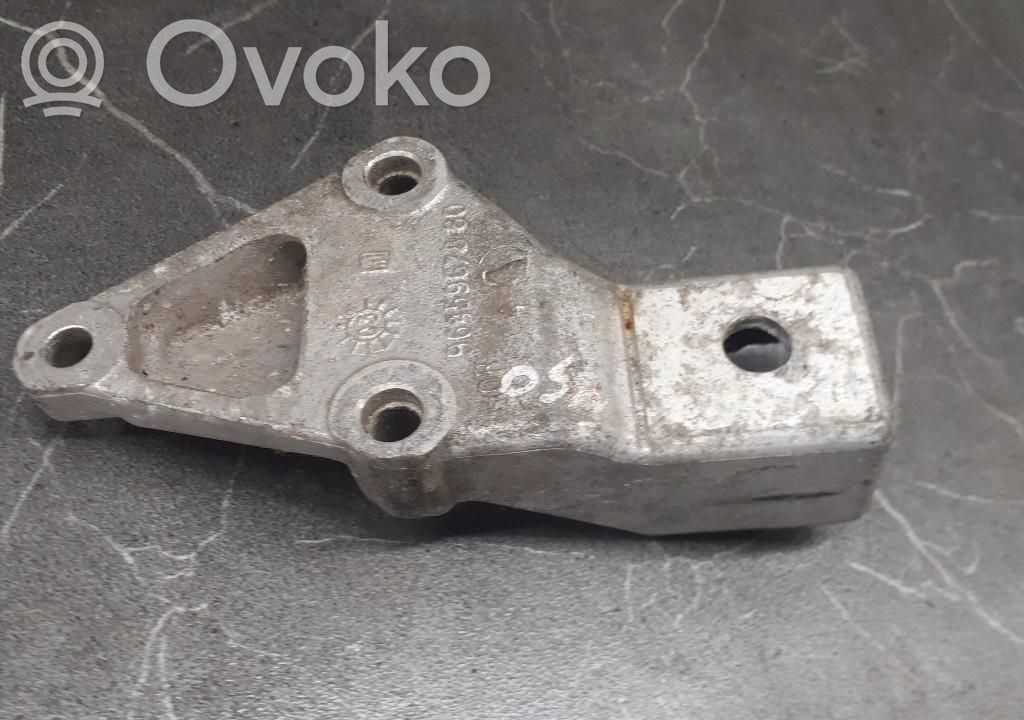 Citroen Berlingo Engine mounting bracket 
